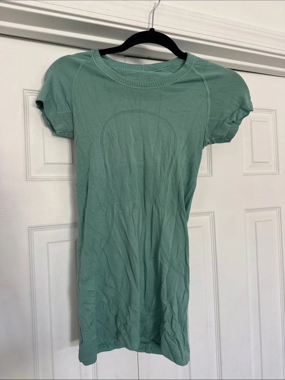 Lululemon Light Green Women's Short Sleeve Athletic Top